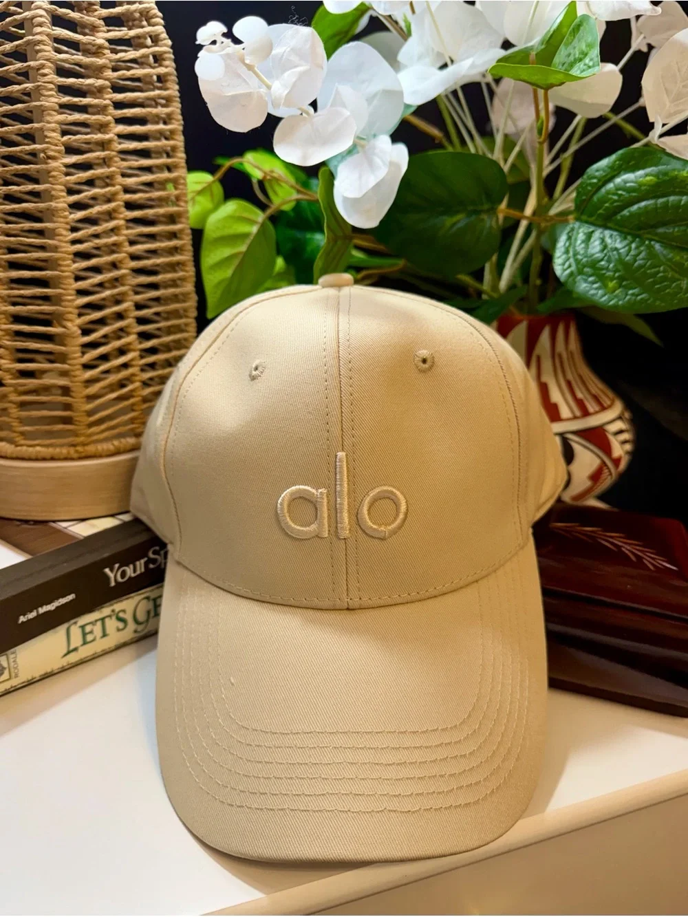 ALO Yoga Light Cream Logo Baseball Cap Unisex